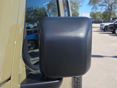 2026 Jeep Gladiator — photo 12 view