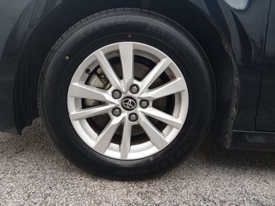 2025 Toyota Camry — photo 10 view