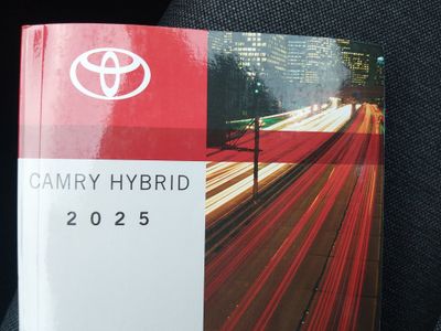 2025 Toyota Camry — photo 18 view