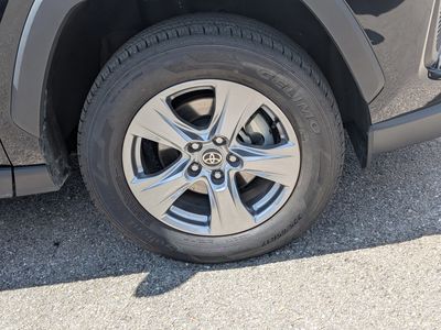 2024 Toyota RAV4 - Photo 11