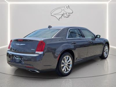 2015 Chrysler 300 — detail view