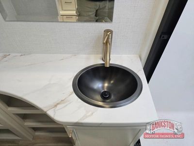 2026 Model Ix 23 - Photo 20