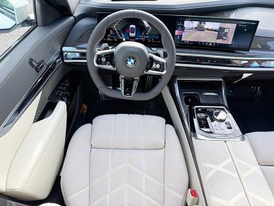 2026 BMW 7 Series — photo 17 view