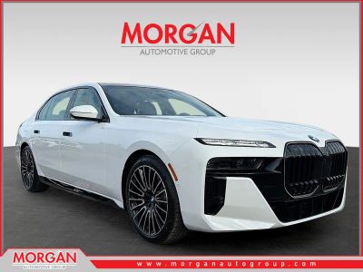 2026 BMW 7 Series 760i xDrive in Alpine White — front three-quarter view