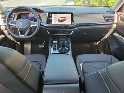 2026 Volkswagen Atlas — photo 12 view