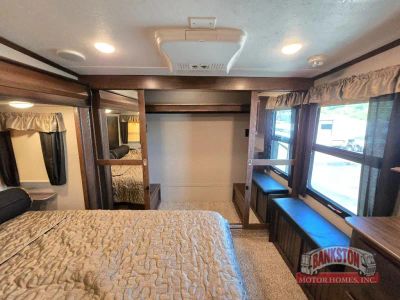 2017 Montana High Country 310RE — photo 31 view