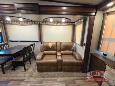 2017 Montana High Country 310RE — photo 17 view