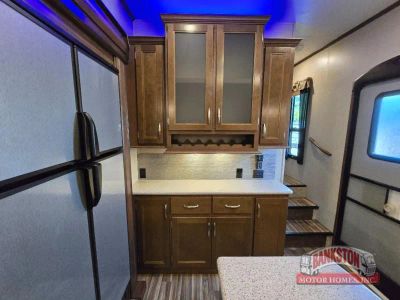 2017 Montana High Country 310RE — photo 13 view