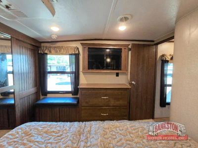 2017 Montana High Country 310RE — photo 29 view