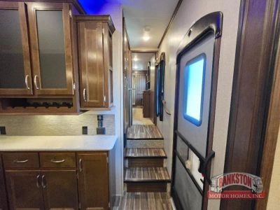 2017 Montana High Country 310RE — photo 21 view