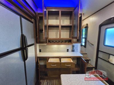 2017 Montana High Country 310RE — photo 14 view