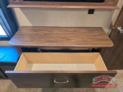 2017 Montana High Country 310RE — photo 30 view