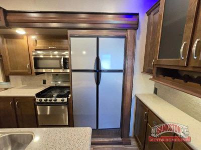 2017 Montana High Country 310RE — photo 11 view