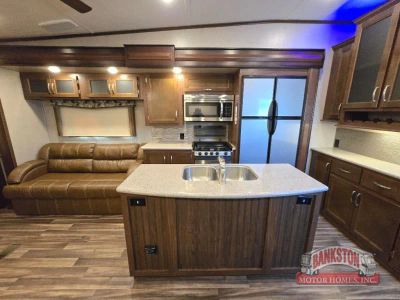2017 Montana High Country 310RE — photo 7 view