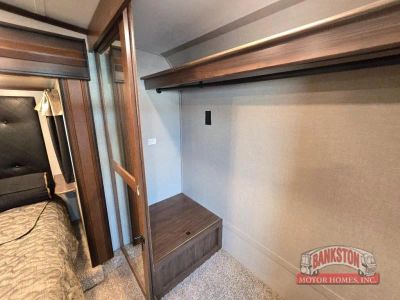 2017 Montana High Country 310RE — photo 32 view