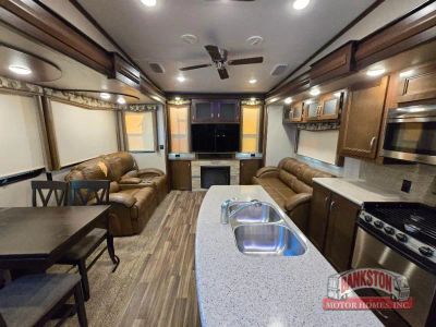 2017 Montana High Country 310RE — photo 15 view