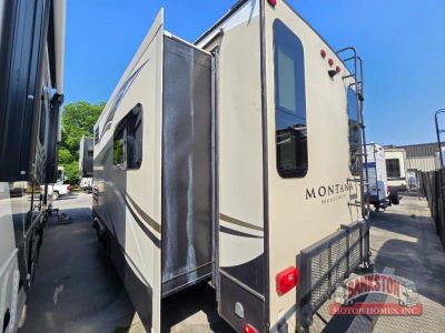2017 Montana High Country 310RE — interior view