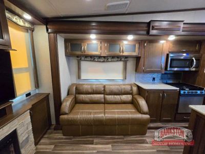 2017 Montana High Country 310RE — photo 19 view