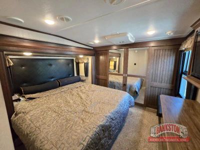2017 Montana High Country 310RE — photo 28 view