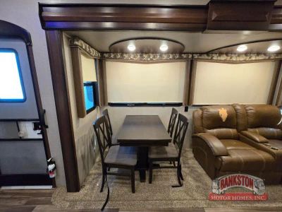 2017 Montana High Country 310RE — photo 16 view
