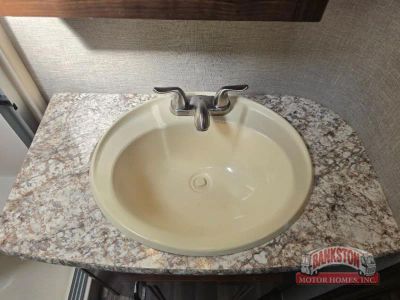 2017 Montana High Country 310RE — photo 24 view