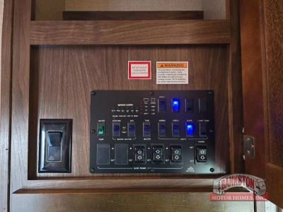2017 Montana High Country 310RE — photo 22 view