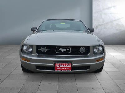 2008 Ford Mustang - Photo 2