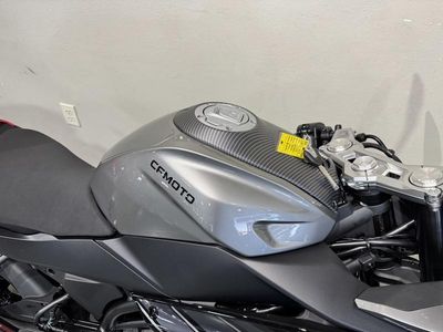 2026 CFMOTO 300SS - Photo 12