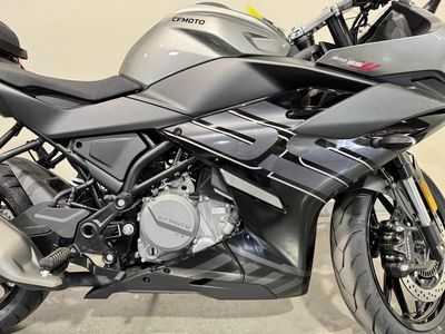 2026 CFMOTO 300SS - Photo 11