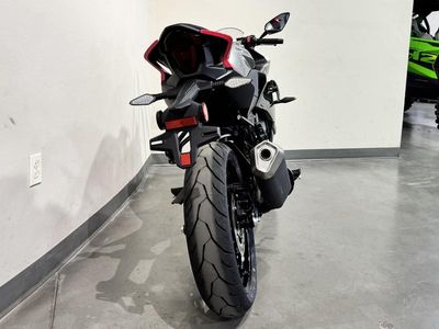 2026 CFMOTO 300SS - Photo 7