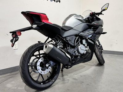 2026 CFMOTO 300SS - Photo 5