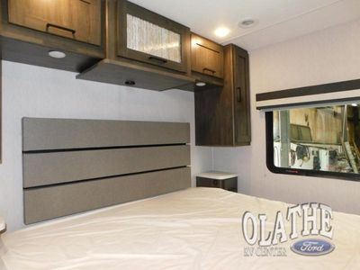 2024 Coachmen RV Pursuit — photo 23 view