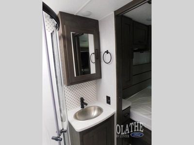 2024 Coachmen RV Pursuit — photo 15 view