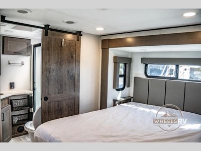 2021 Alliance RV Valor - Photo 32