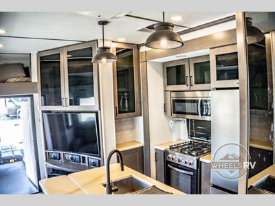 2021 Alliance RV Valor - Photo 40