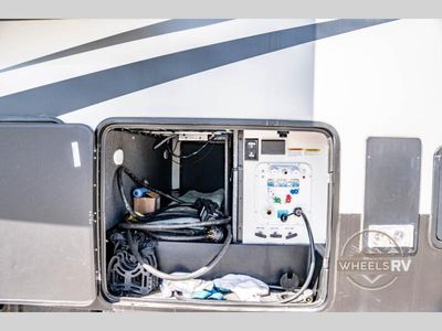 2021 Alliance RV Valor - Photo 17