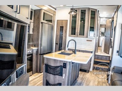 2021 Alliance RV Valor - Photo 43