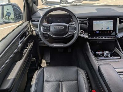 2024 Jeep Wagoneer — photo 18 view