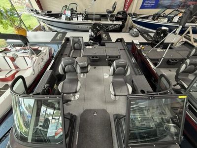2026 Lund 1875 Impact XS SS — interior view
