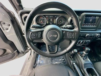 2022 Jeep Wrangler — photo 19 view