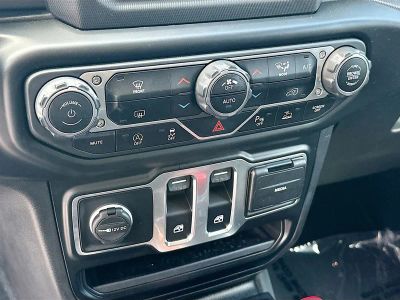 2022 Jeep Wrangler — photo 14 view