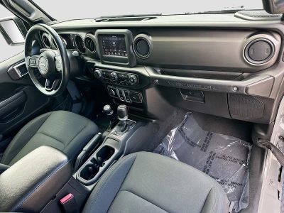 2022 Jeep Wrangler — photo 25 view