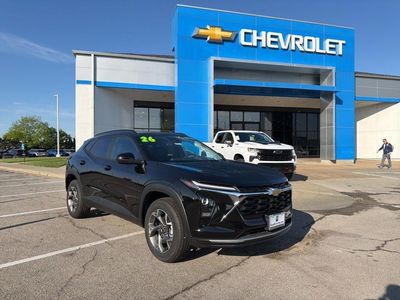 2026 Chevrolet Trax 1TU58 — front three-quarter view