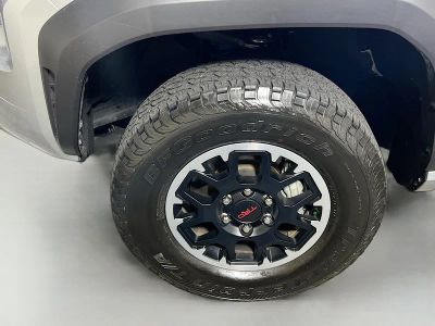 2024 Toyota Tacoma — photo 11 view