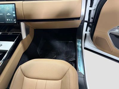 2026 Land Rover Range Rover — photo 16 view