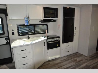 2022 Winnebago Industries Towables Minnie - Photo 9