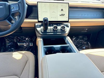 2026 Land Rover Defender 130 — photo 18 view