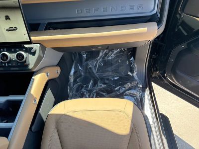 2026 Land Rover Defender 130 — photo 17 view
