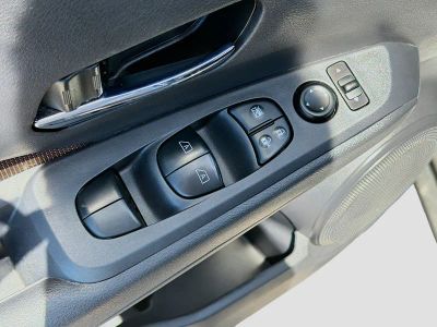 2024 Nissan Kicks — photo 21 view