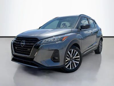 2024 Nissan Kicks SR in Gun Metallic — front three-quarter view